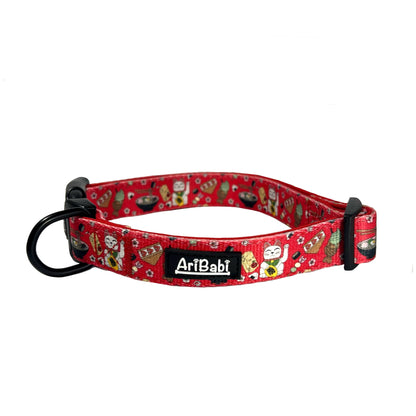 Collar ajustable rojo para perro y/o gato con dibujos de sushi de la colección Tokio de la marca Aribabi.