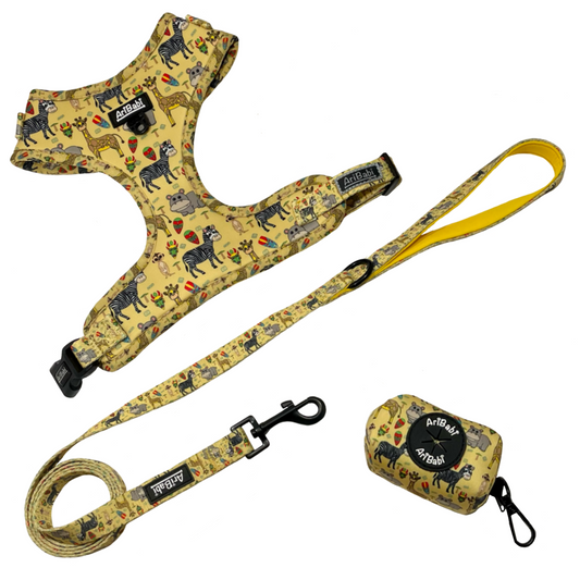 Conjunto de arnés ajustable con correa y portabolsas amarillo con dibujos de animales de la colección Kenia de la marca Aribabi.