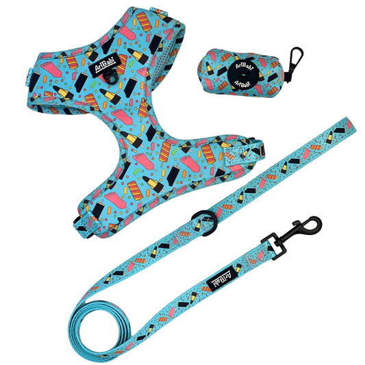 Conjunto de arnés ajustable con correa y portabolsas azul con dibujos de helados de la colección Frigopata de la marca Aribabi.