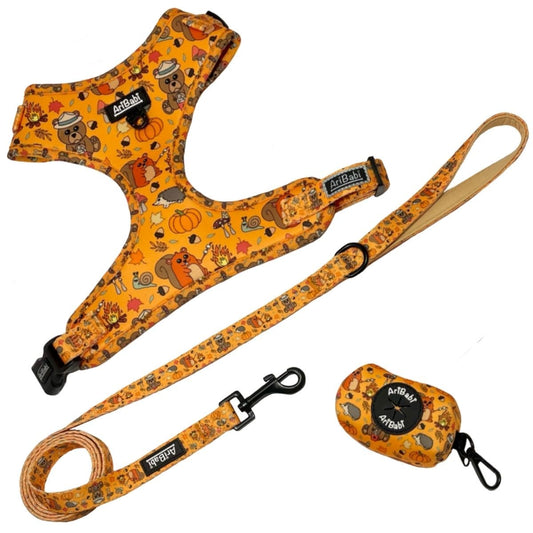 Conjunto de arnés ajustable con correa y portabolsas naranja con dibujos de animales de la colección Yosemite de la marca Aribabi.