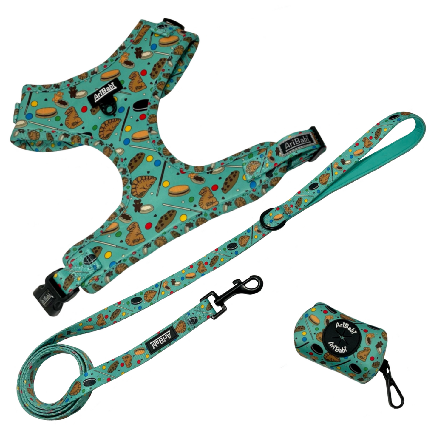 Conjunto de arnés ajustable con correa y portabolsas verde con dibujos de galletas de la colección Cookies de la marca Aribabi.