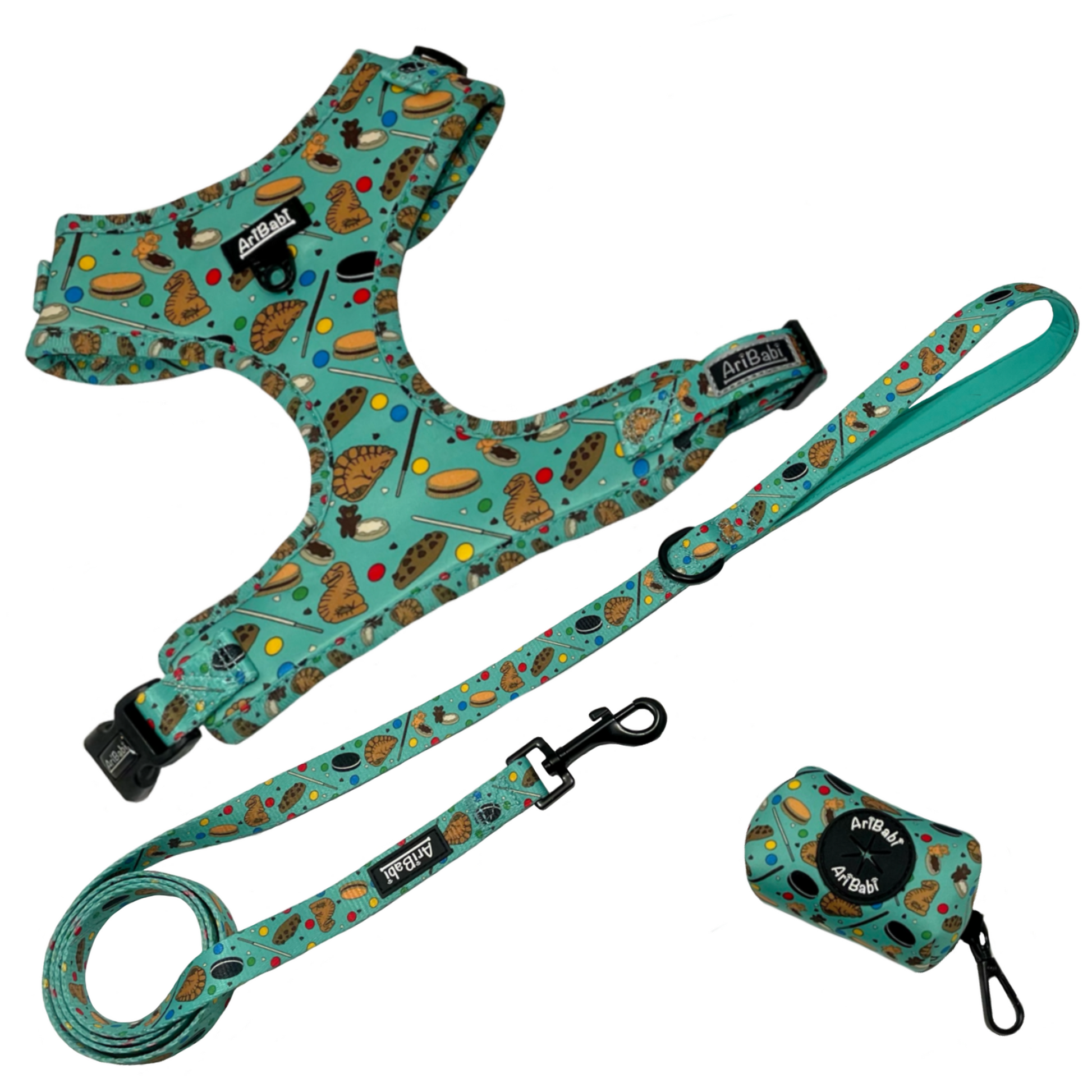 Conjunto de arnés ajustable con correa y portabolsas verde con dibujos de galletas de la colección Cookies de la marca Aribabi.