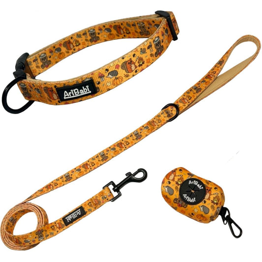 Conjunto de collar ajustable con correa y portabolsas naranja con dibujos de animales de la colección Yosemite de la marca Aribabi.