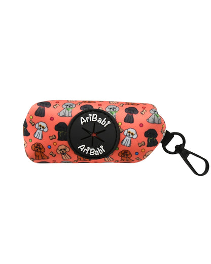 Portabolsas coral para perro con dibujos de caniches de la colección Caniche de la marca Aribabi..