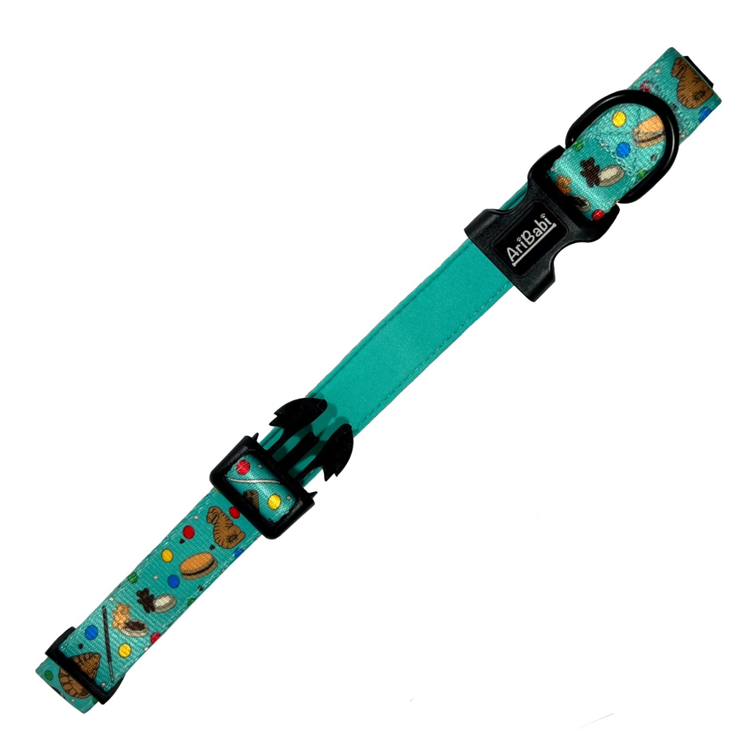 Collar ajustable verde para perro y/o gato con dibujos de galletas de la colección Cookies abierto.