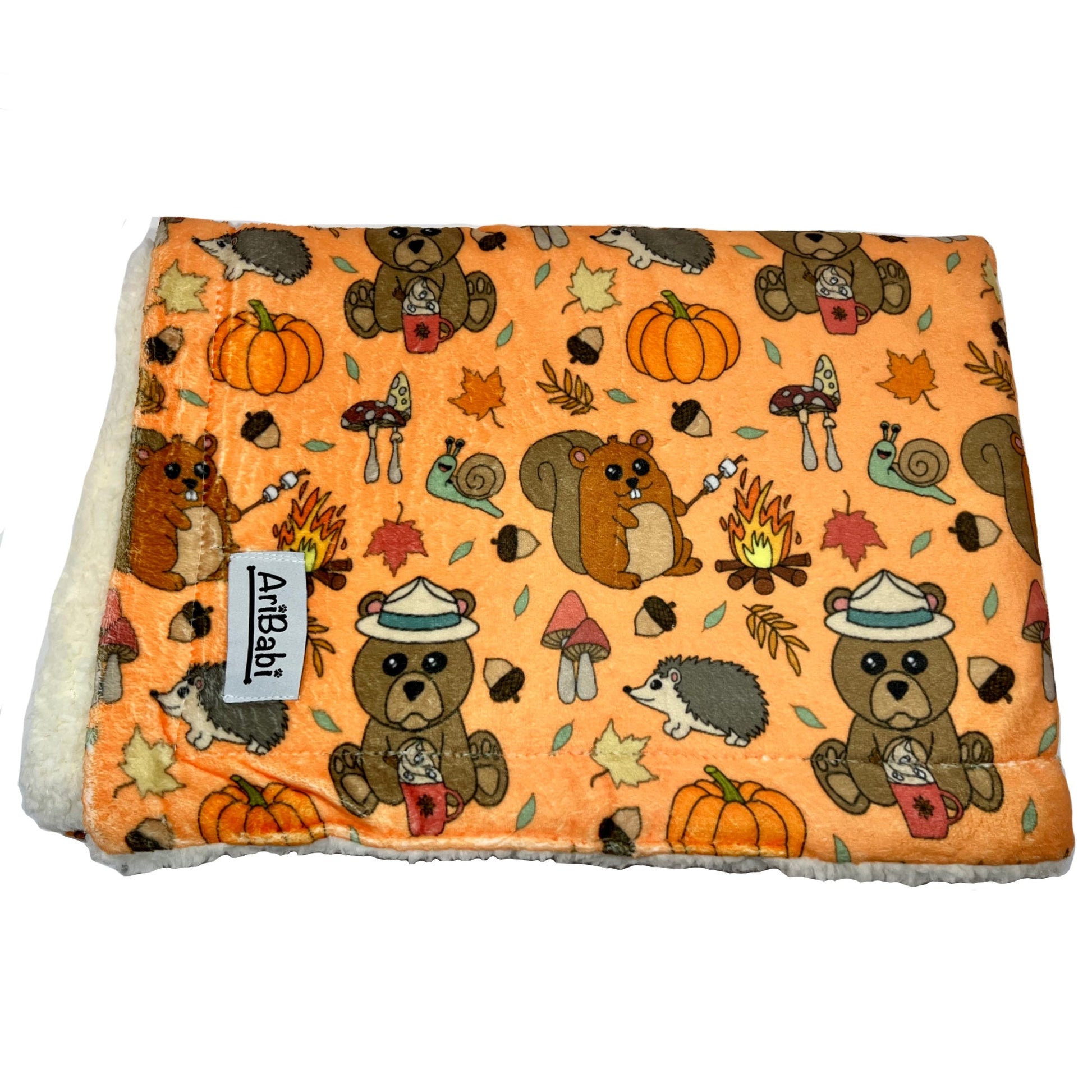 Manta suave naranja con dibujos de animales de la colección Yosemite de la marca Aribabi.