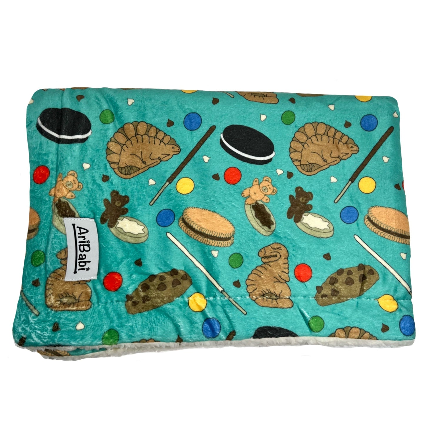 Manta suave verde con dibujos de galletas de la colección Cookies de la marca Aribabi.
