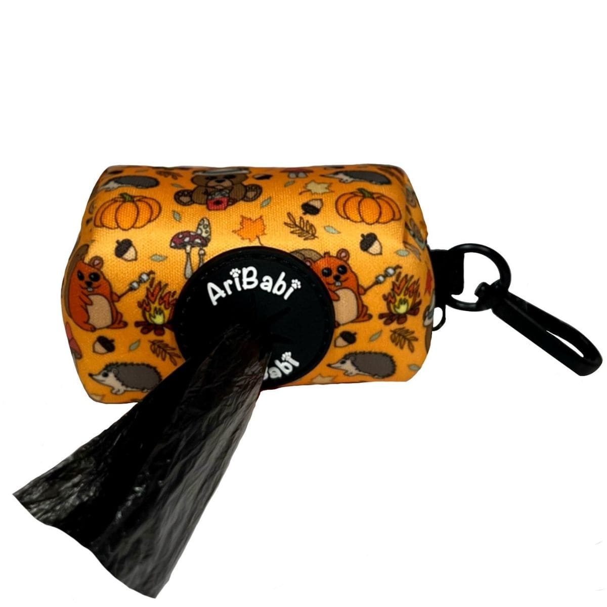 Portabolsas naranja para perro con dibujos de animales de la colección Yosemite dispensando una bolsa.